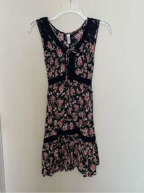 Xhilaration Black & Pink Floral Sleeveless Boho Dress Crocheted Trim Jrs Size XS